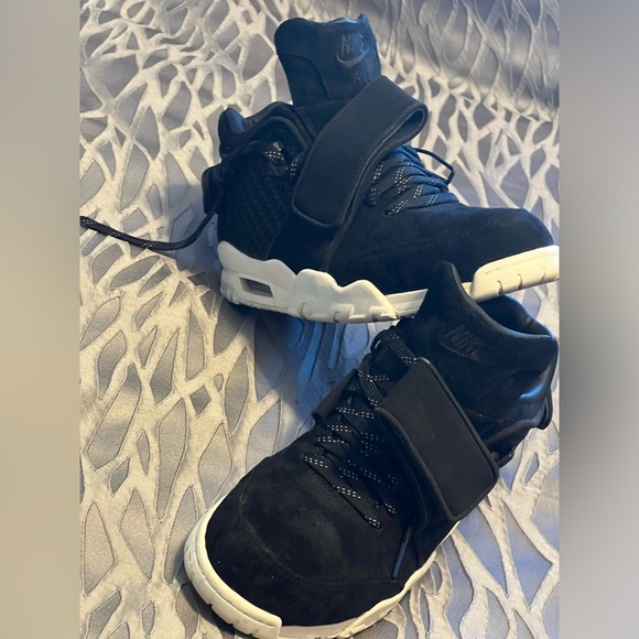 Gently Used Size 10.5 Air Trainer Cruz Black Suede - Picture 1 of 3